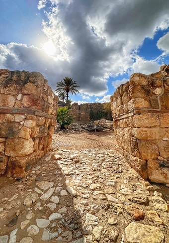 megiddo canaanite gate tour