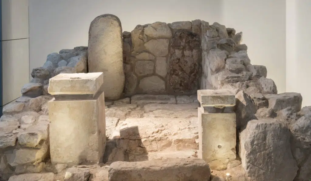 The “Holy of Holies” of the Biblical Temple in Tel Arad rebuilt and displayed at the Israel museum in Jerusalen. Photo by Laura Lachman. Courtesy of the Israel Museum and the Israel Antiquities Authority.