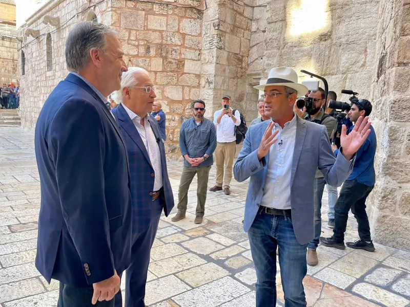 Danny the Digger guiding Pompeo and Friedman