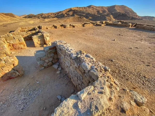 khan-saharonim-1
