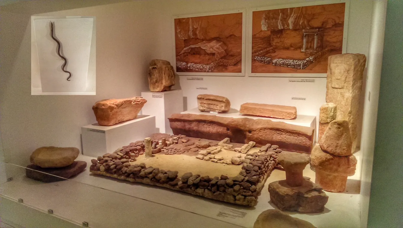 timna-temple-and-copper-serpent-eretz-israel-museum